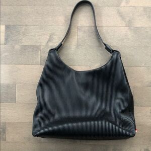 Chic Black Pleated Women's Shoulder Bag